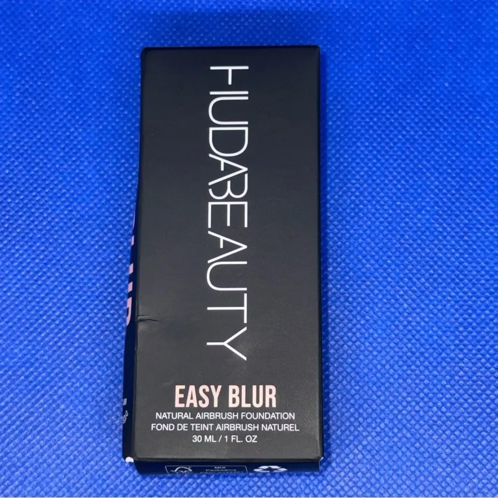 HUDA BEAUTY Easy Blur Foundation - Ganache 560R